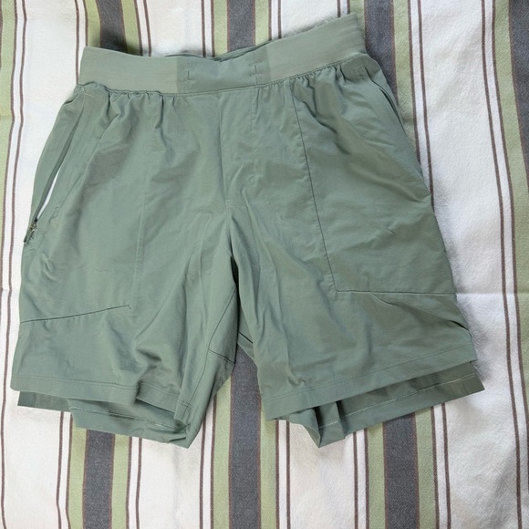 lululemon athletica Palm Green License to Train Shorts - Picture 1 of 2